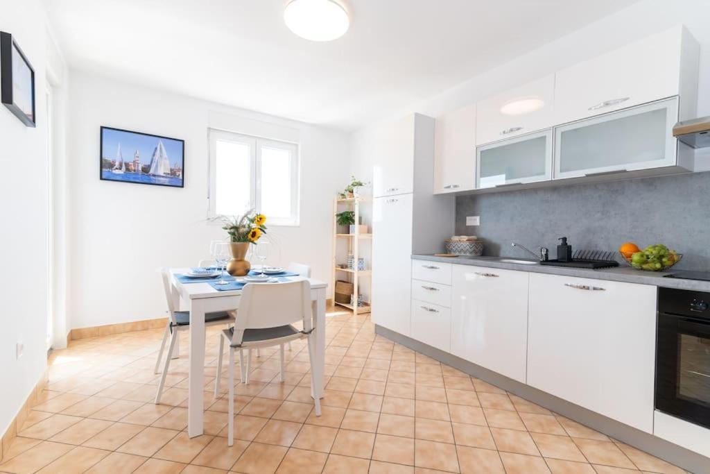 Cozy Apartment "Iskra" - 3 Bedrooms Zara Esterno foto