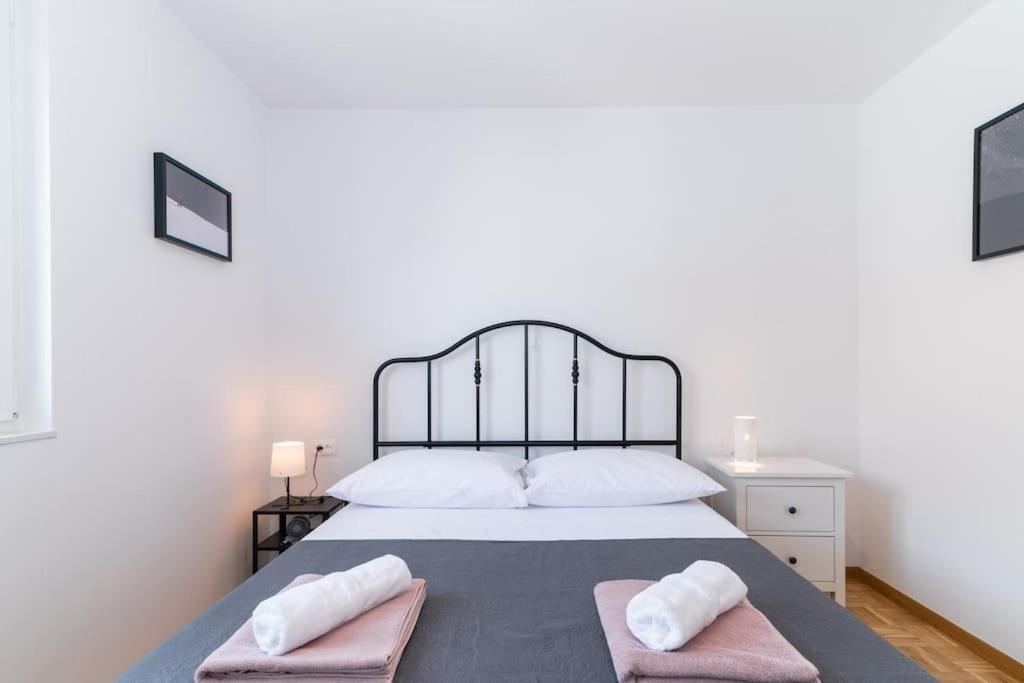 Cozy Apartment "Iskra" - 3 Bedrooms Zara Esterno foto